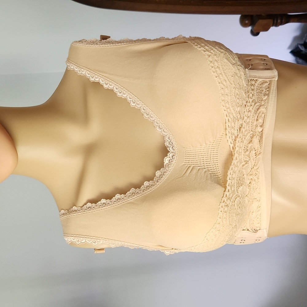 Push Up Sports bra ☆ MD ☆ Nude color ☆ Brand New in pkg